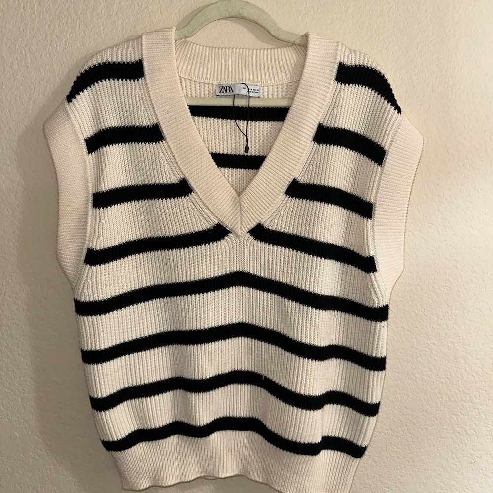 Zara Women's V-Neck Sweater Vest - Black and Cream